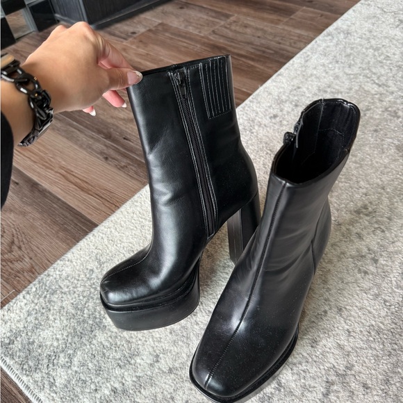 Express Black Heeled Boots - Picture 4 of 8